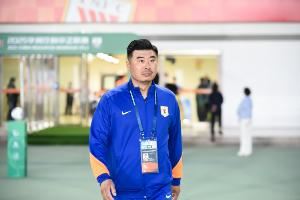 望岳新闻：山东泰山两次航班取消&只能分批前往深圳 凌晨才能抵达